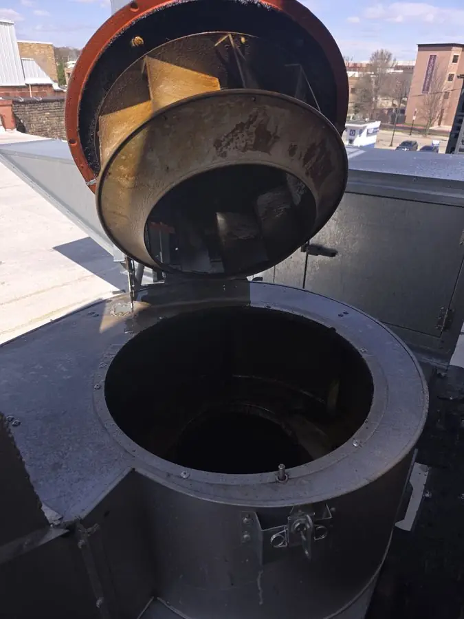Clean rooftop exhaust fan housing